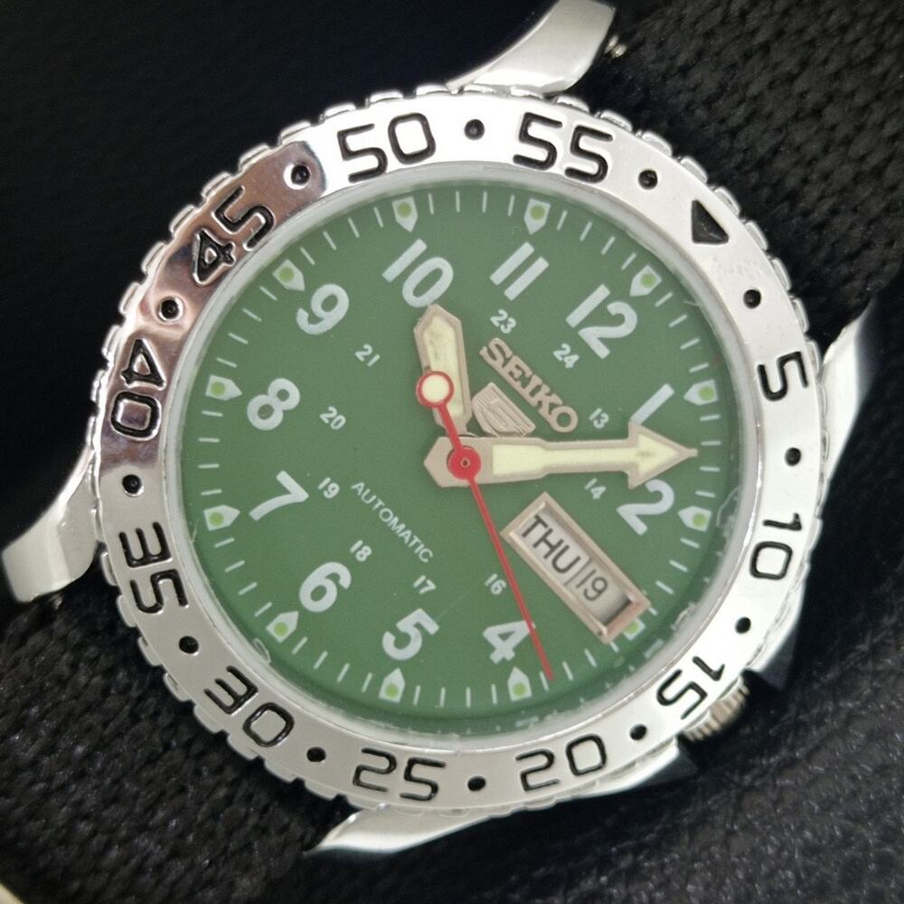 Vintage 1977 Seiko Diver Automatic Mens Silver Watch W/daydate & Green accents